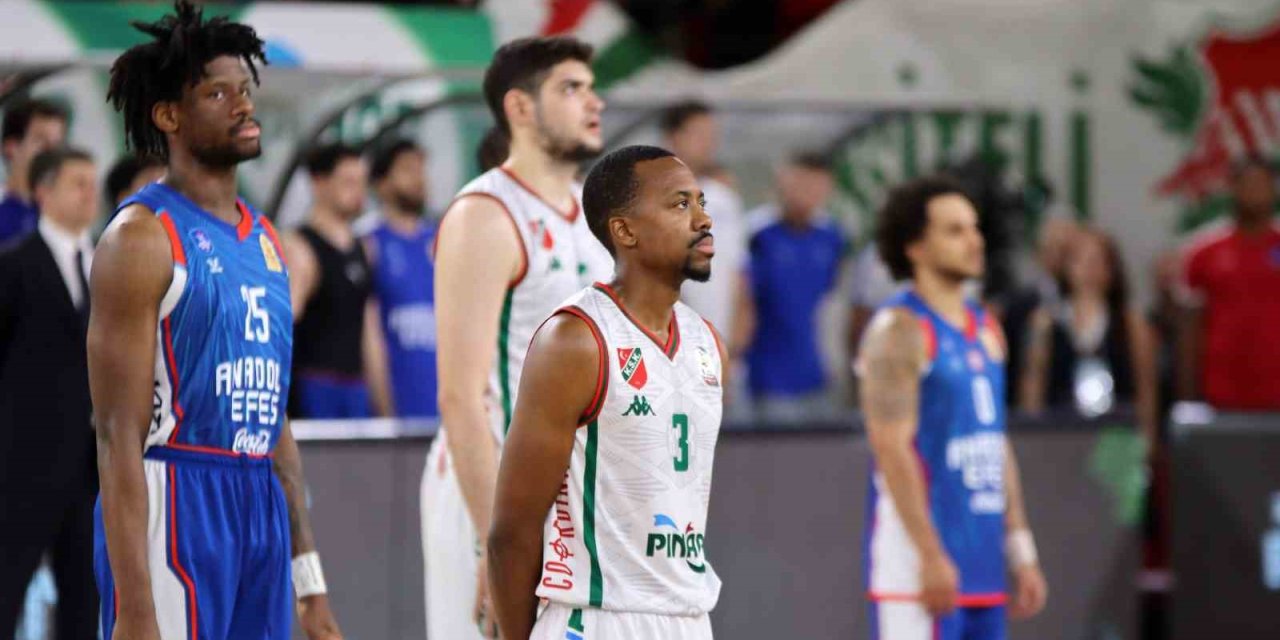 A.Efes, ilk finalist oldu