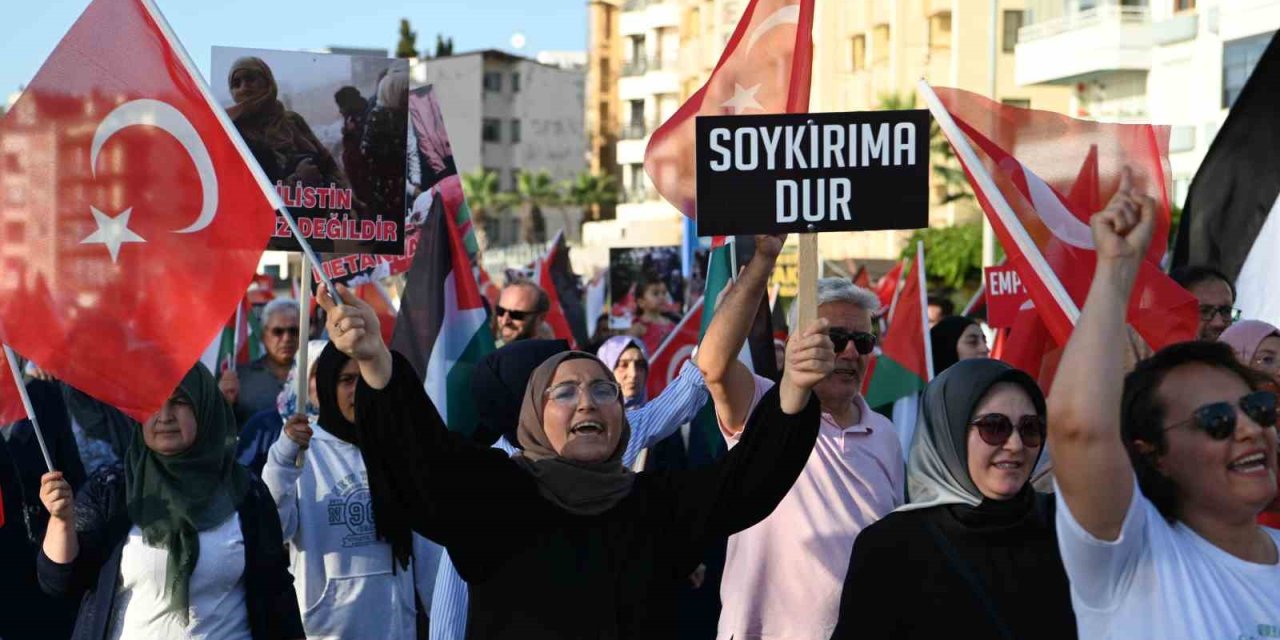 Kuşadası’nda ’Gazze’ye’ destek yürüyüşü