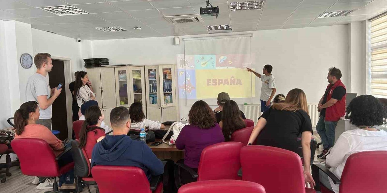 Muğla Uluslararası Gençlik Merkezi, gençlere Avrupa fırsatları sunuyor