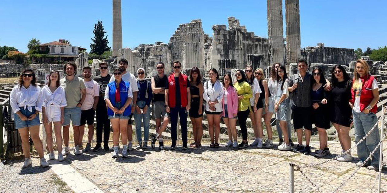 Gençler, tarih dolu bir gün geçirdi