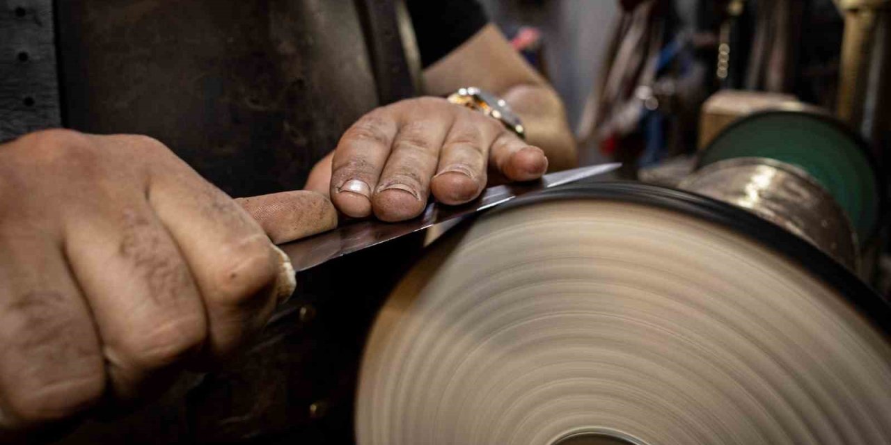 Bıçak bileme ustaları bayram öncesi mesaide