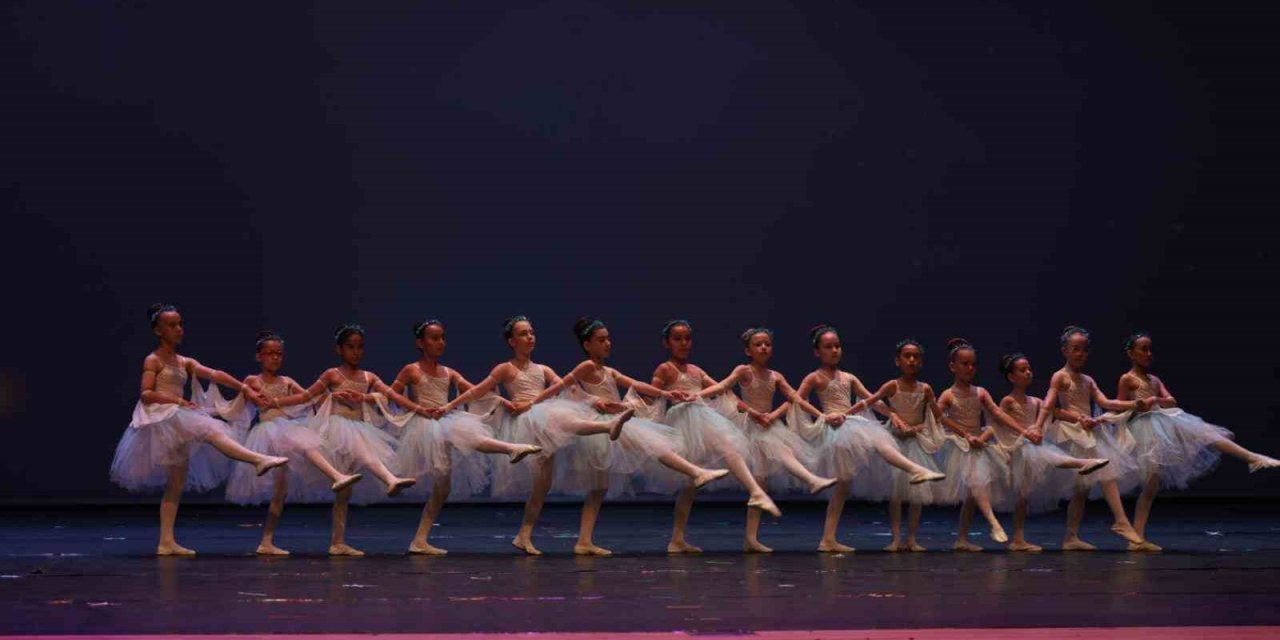 160 çocuk bale ve zumba kids gösterileriyle izleyenleri büyüledi
