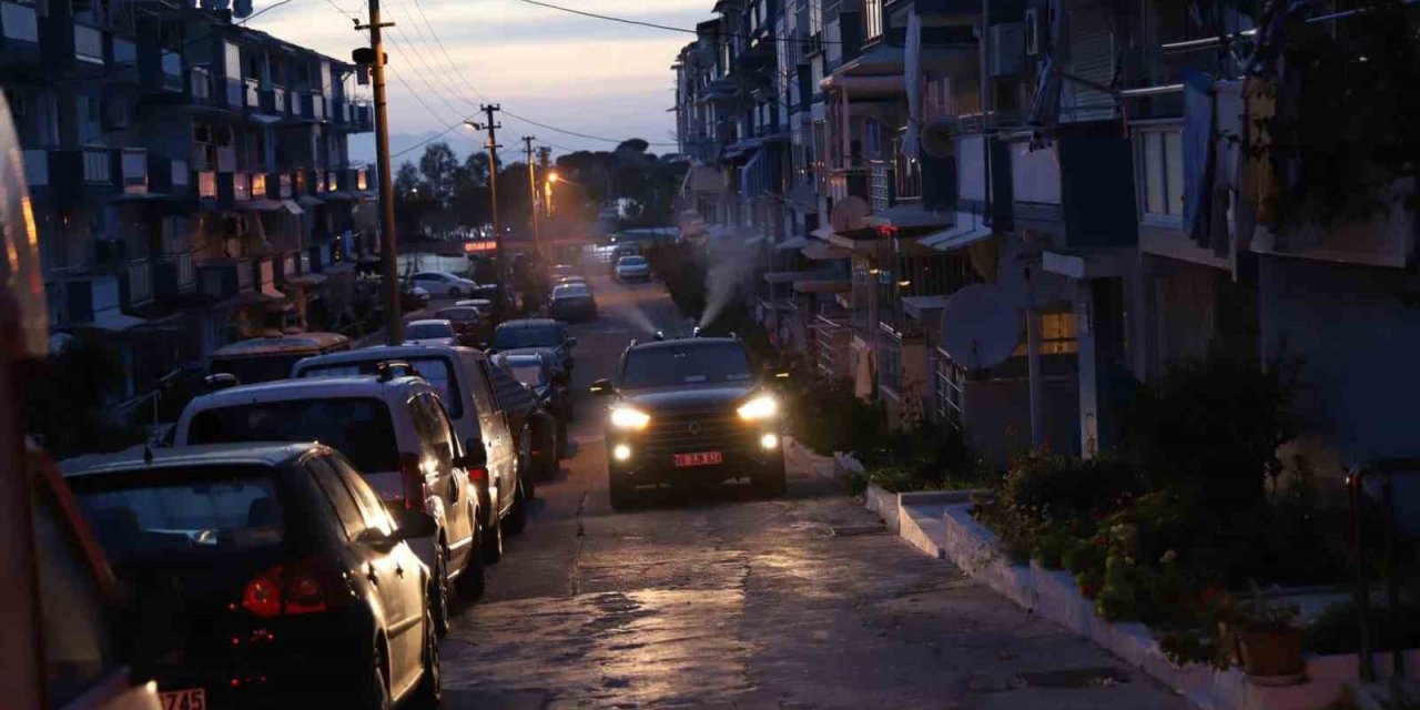 Didim’de sinek ve larvalara karşı ilaçlama çalışmaları sürüyor