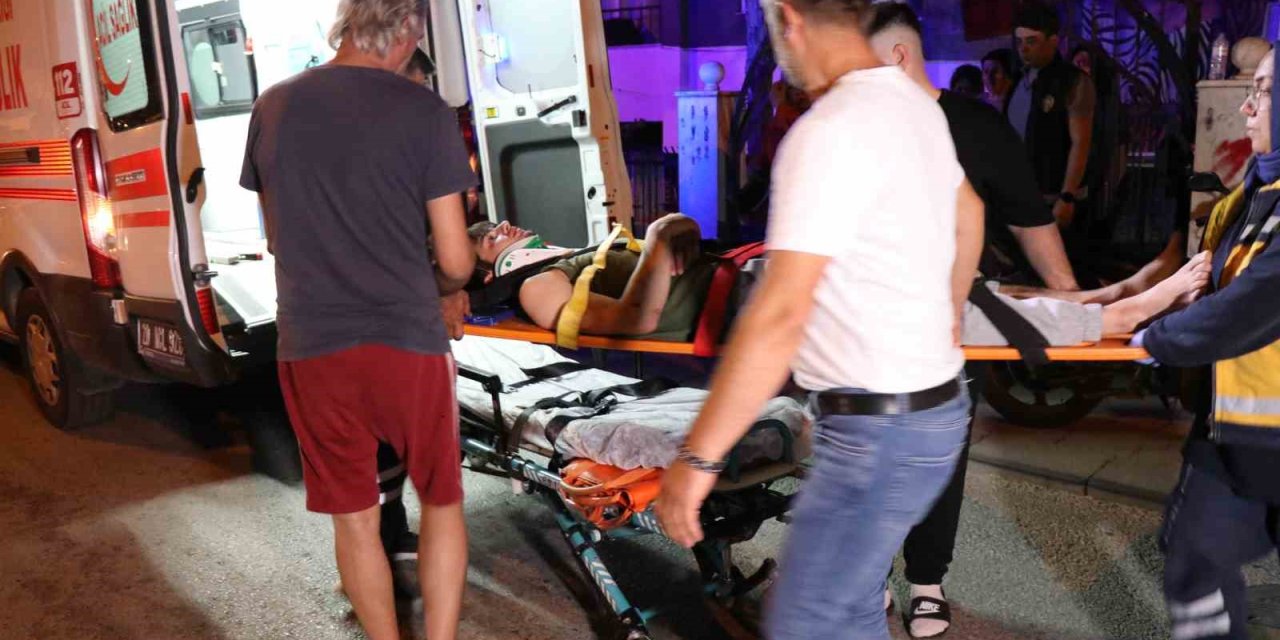 Pencereden düşen genç yaralandı