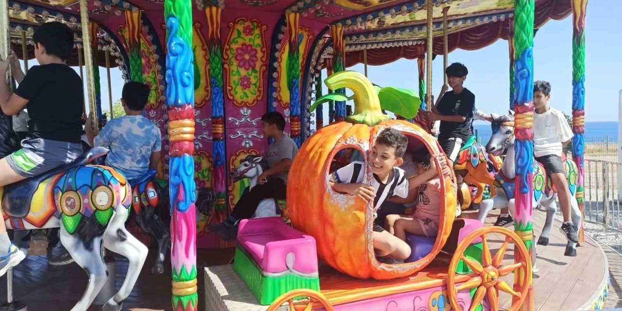 Didim’de “Engel tanımayanlar” Lunaparkta eğlendi