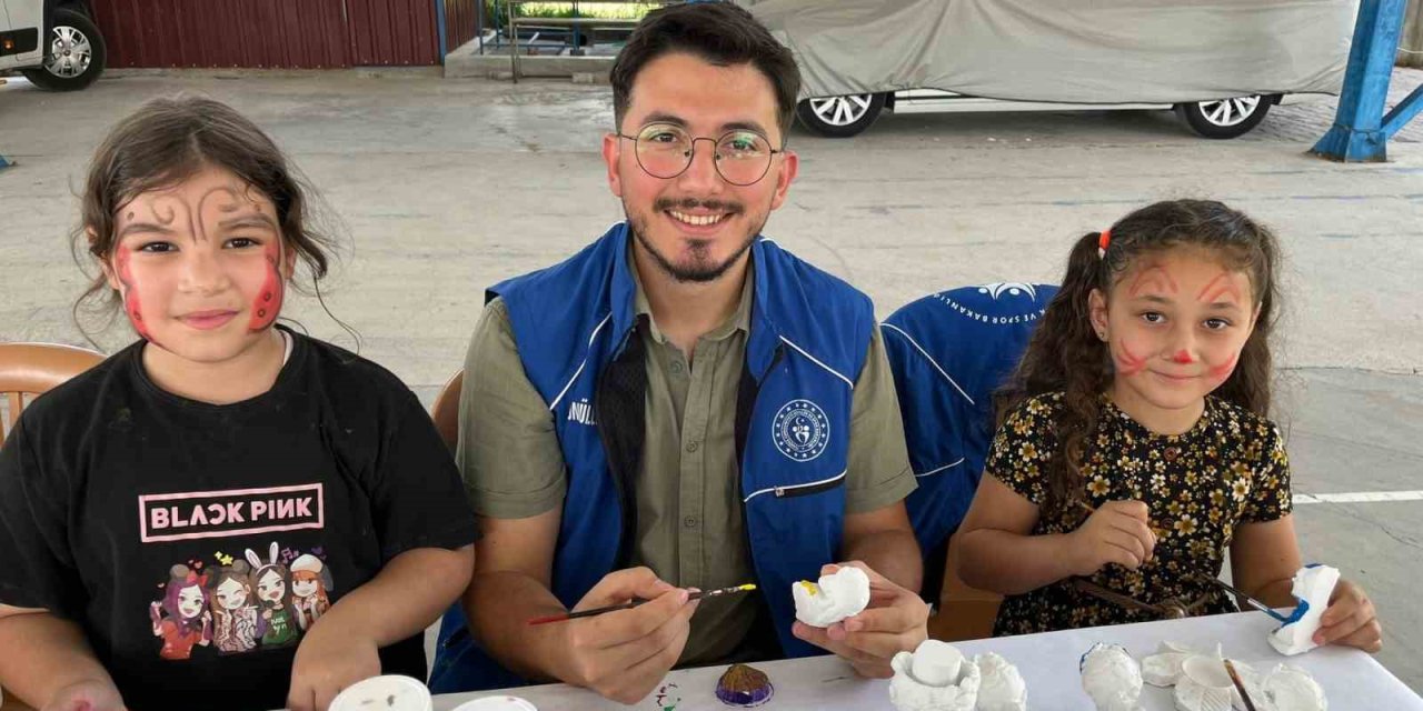 Muğla’da gönüllü gençler minik kalplere dokundu