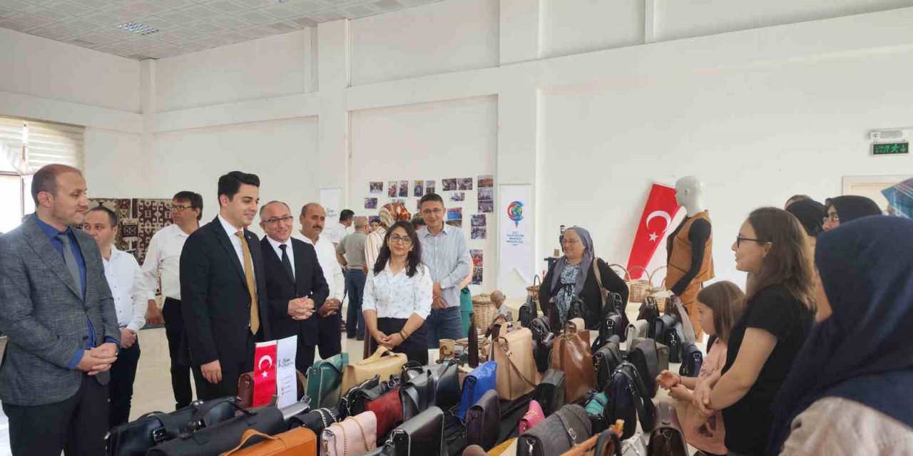 Çal’da öğrenme ve el emeğinin şöleni yapıldı