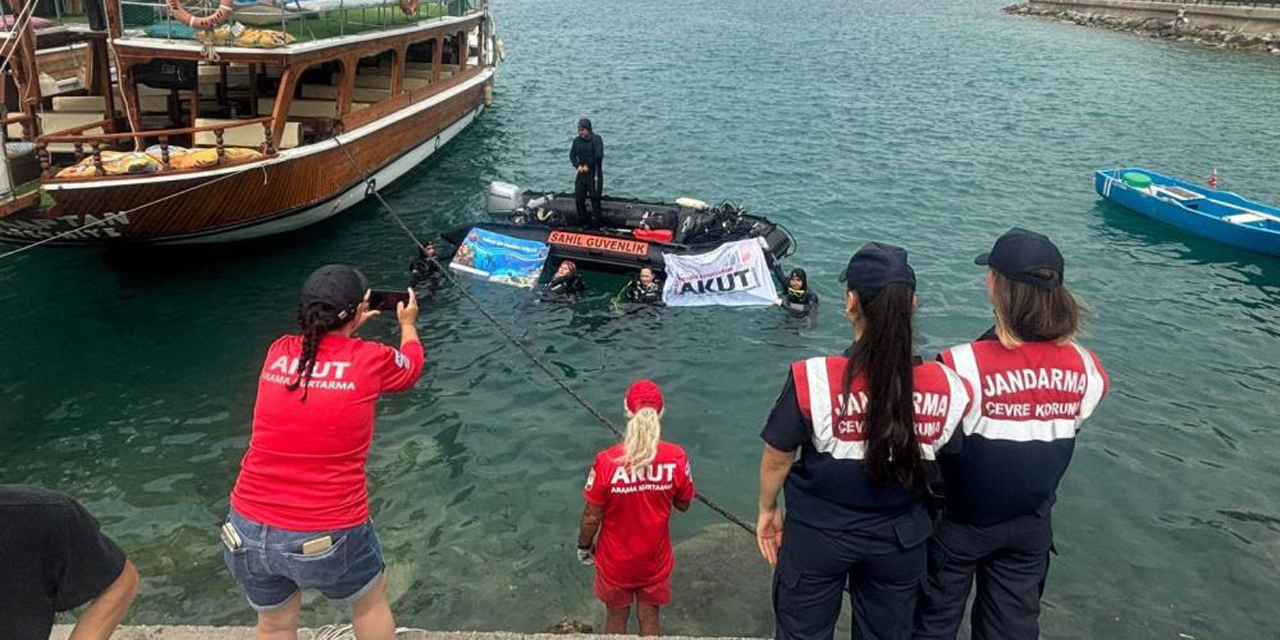 Kuşadası denizinde dip temizliği yapıldı