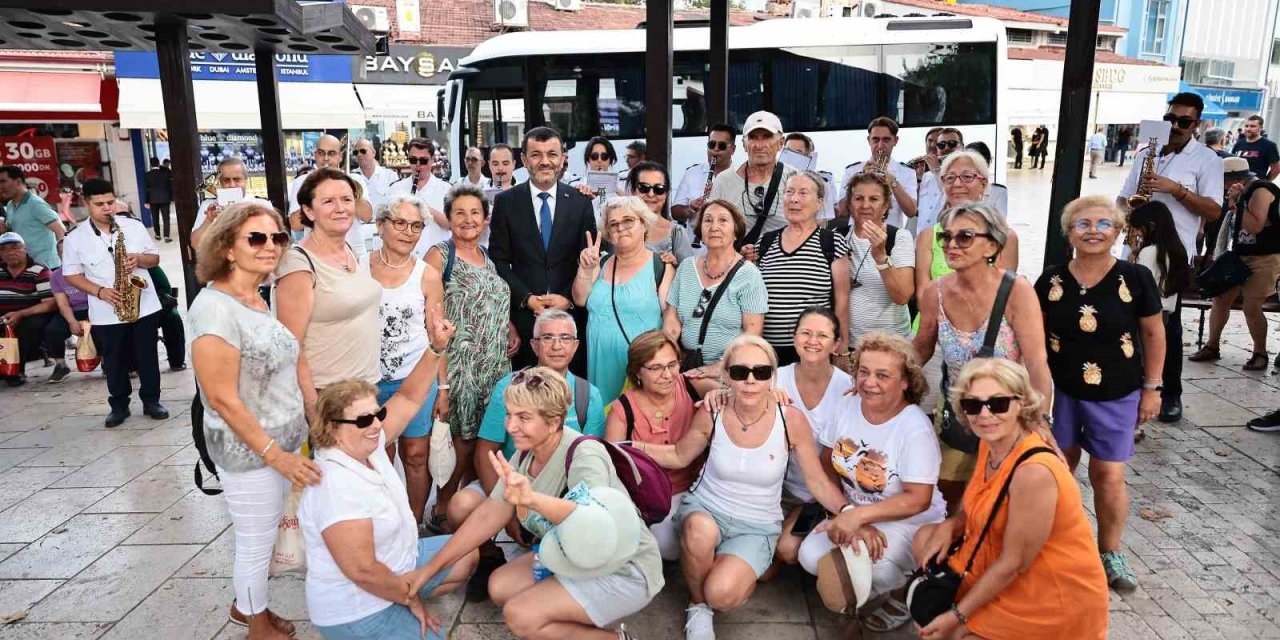 Bayramyeri Meydanında vatandaşa bando konseri sürprizi