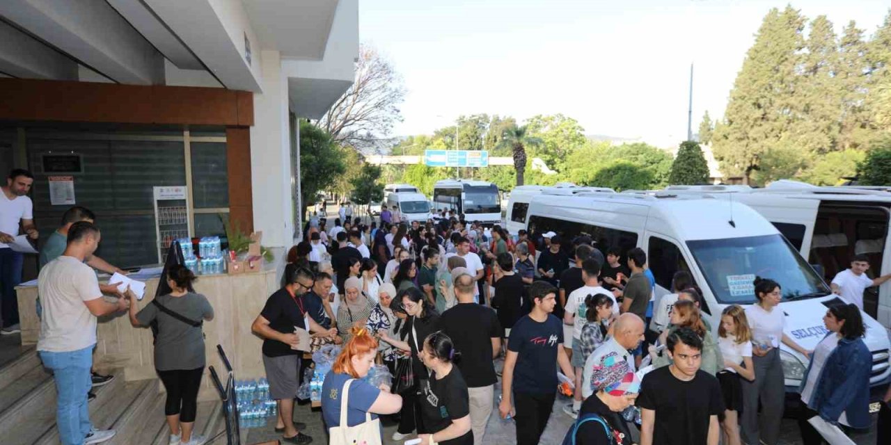 Selçuk Belediyesinden sınav günü ulaşım desteği