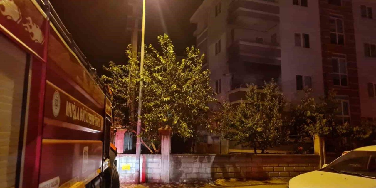 Menteşe’de balkonda çıkan yangın korkuttu