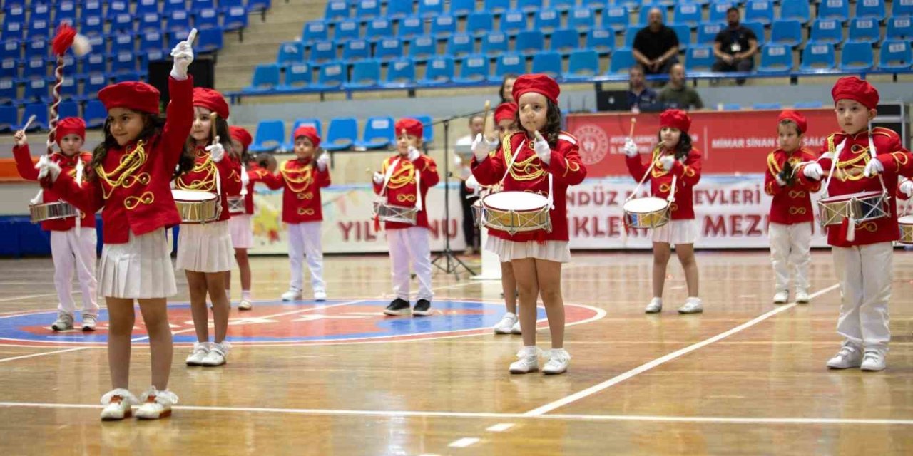 Efeler Belediyesi Gündüz Bakımevleri’nde yıl sonu ve mezuniyet coşkusu