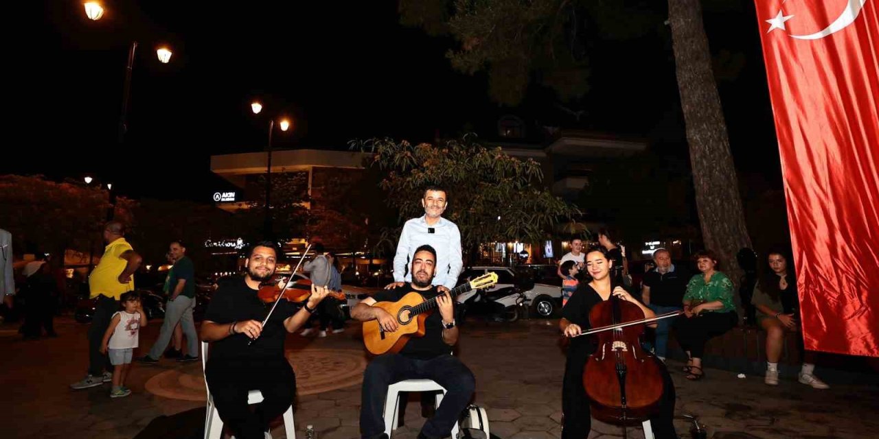 Denizli’nin sokak, park ve meydanlarında kültür sanat rüzgarı esiyor