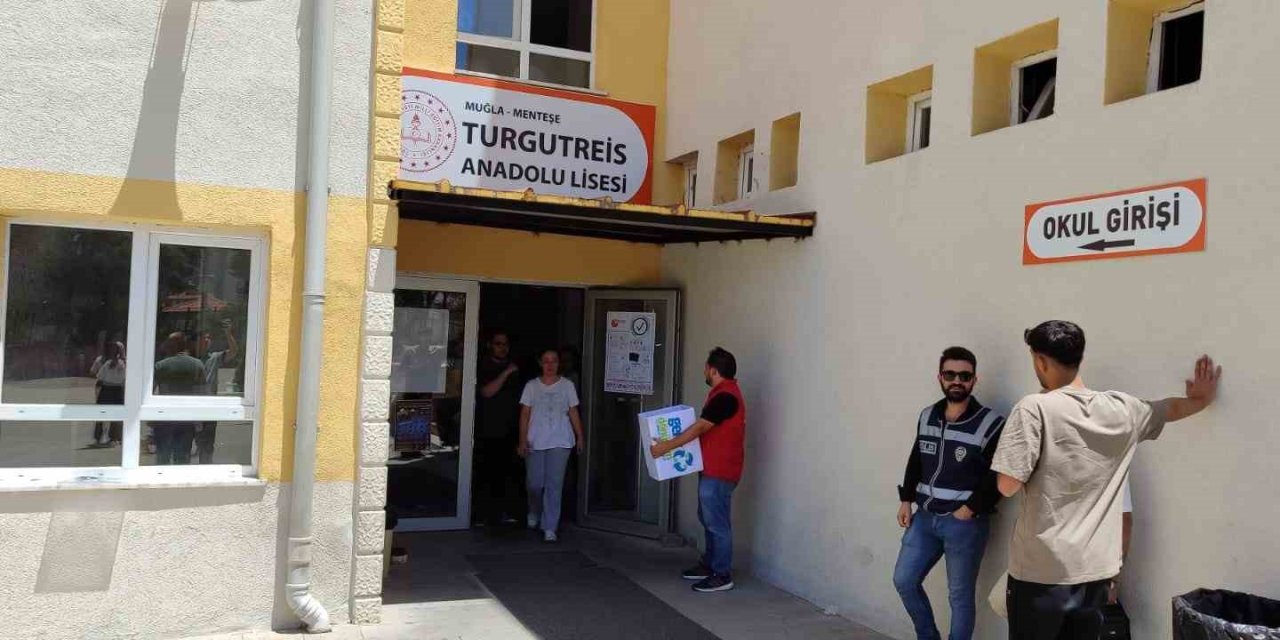 Muğla’da Gönüllü Gençler Köy Okulları için kalem topladı