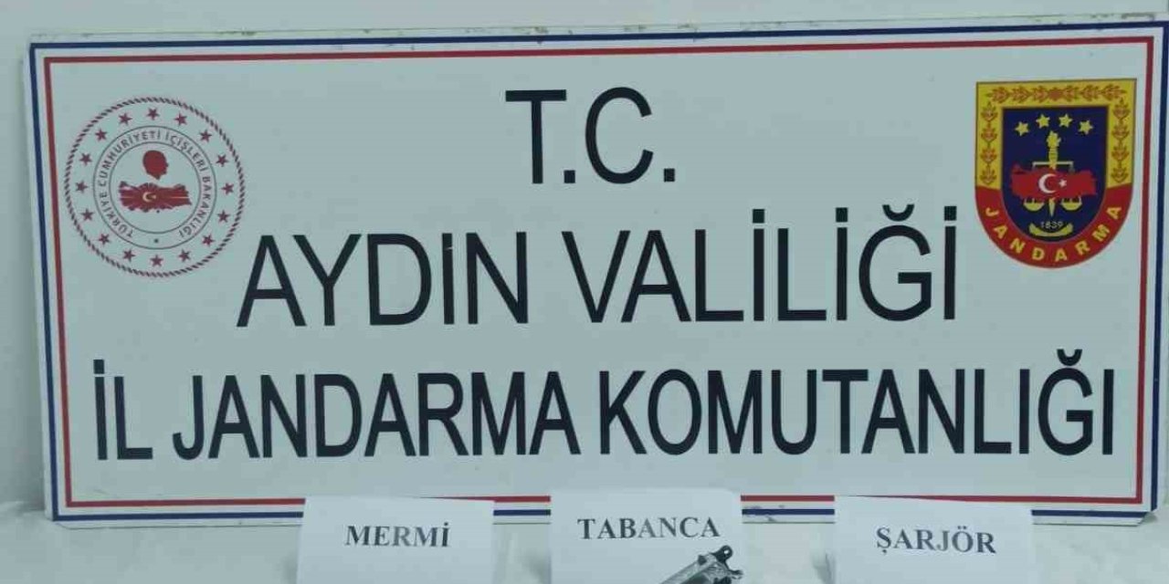 Jandarma ekipleri ruhsatsız tabanca ele geçirdi
