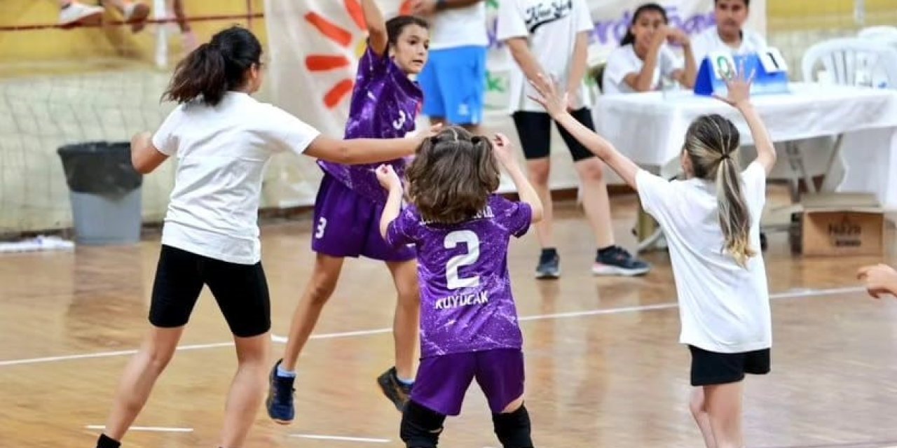 Minik Eller Hentbol Şenliği 9. kez yapılacak