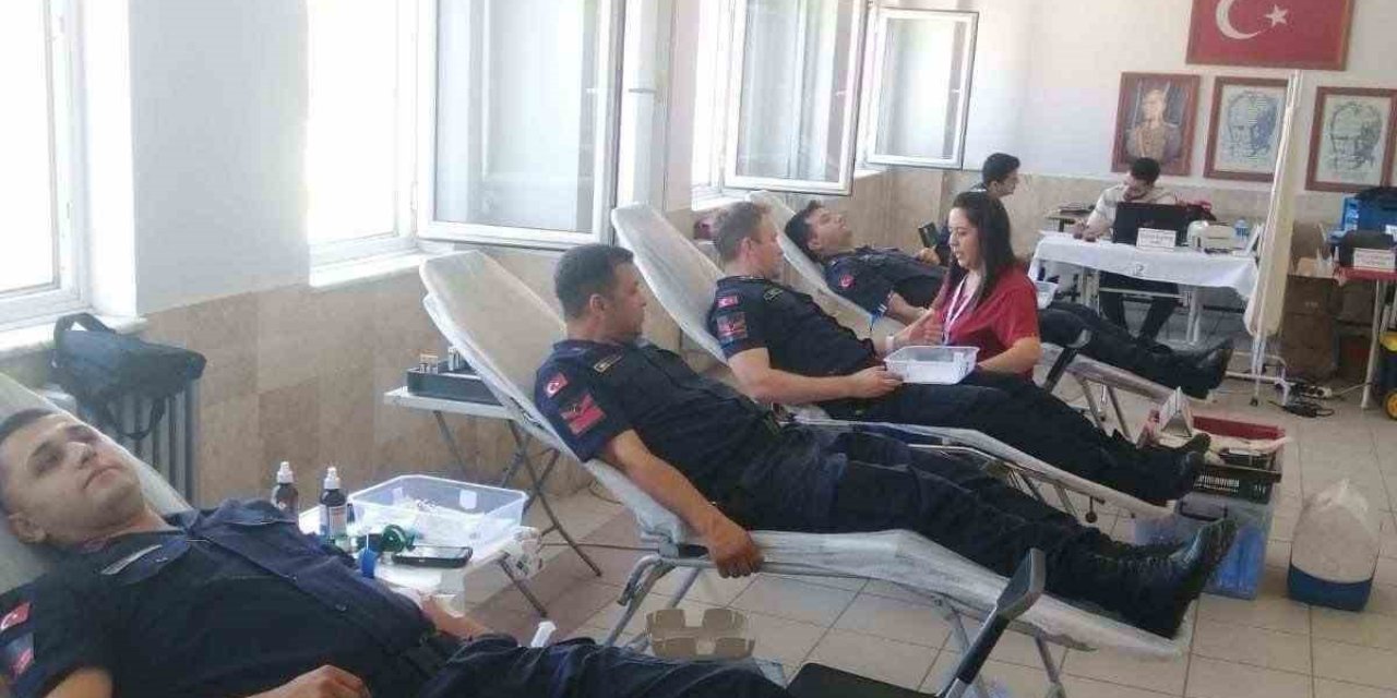 Jandarmadan Kızılay’a kan bağışı desteği