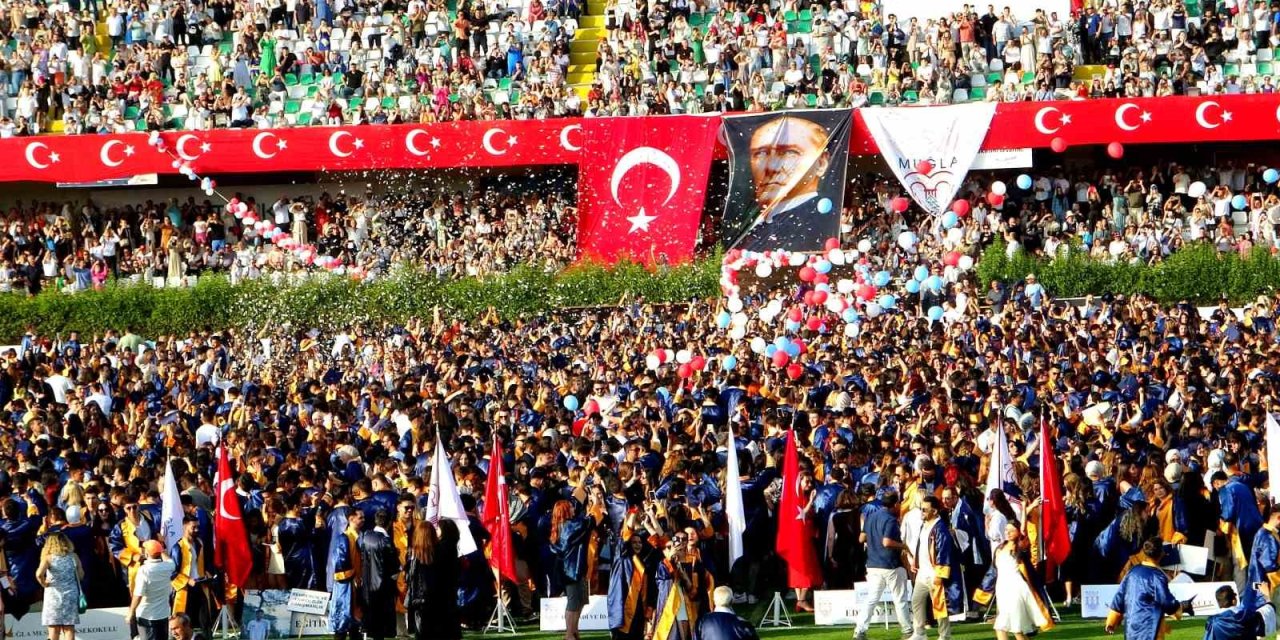 MSKÜ’de mezuniyet sevinci