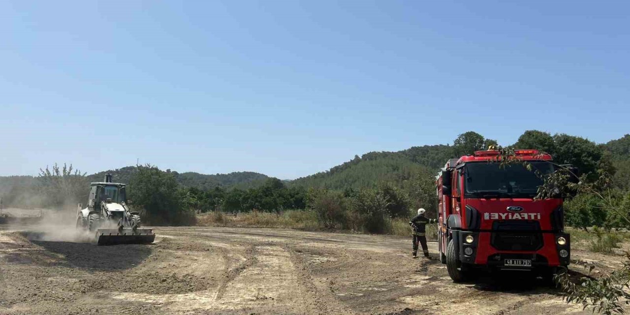 Ula’da ziraat arazisinde çıkan yangın ekipler tarafından söndürüldü
