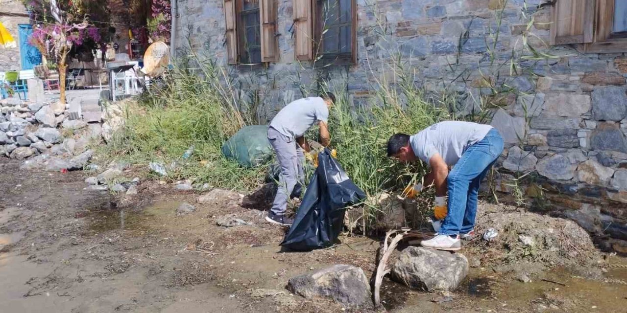 Karina Bölgesi’nde kıyı ve plaj temizliği yapıldı