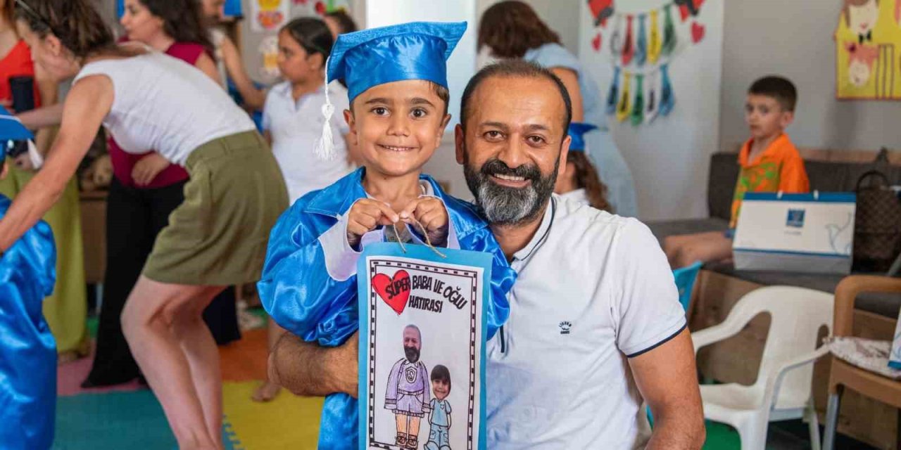 Mezuniyetlerini ve Babalar Günü’nü bir arada kutladılar