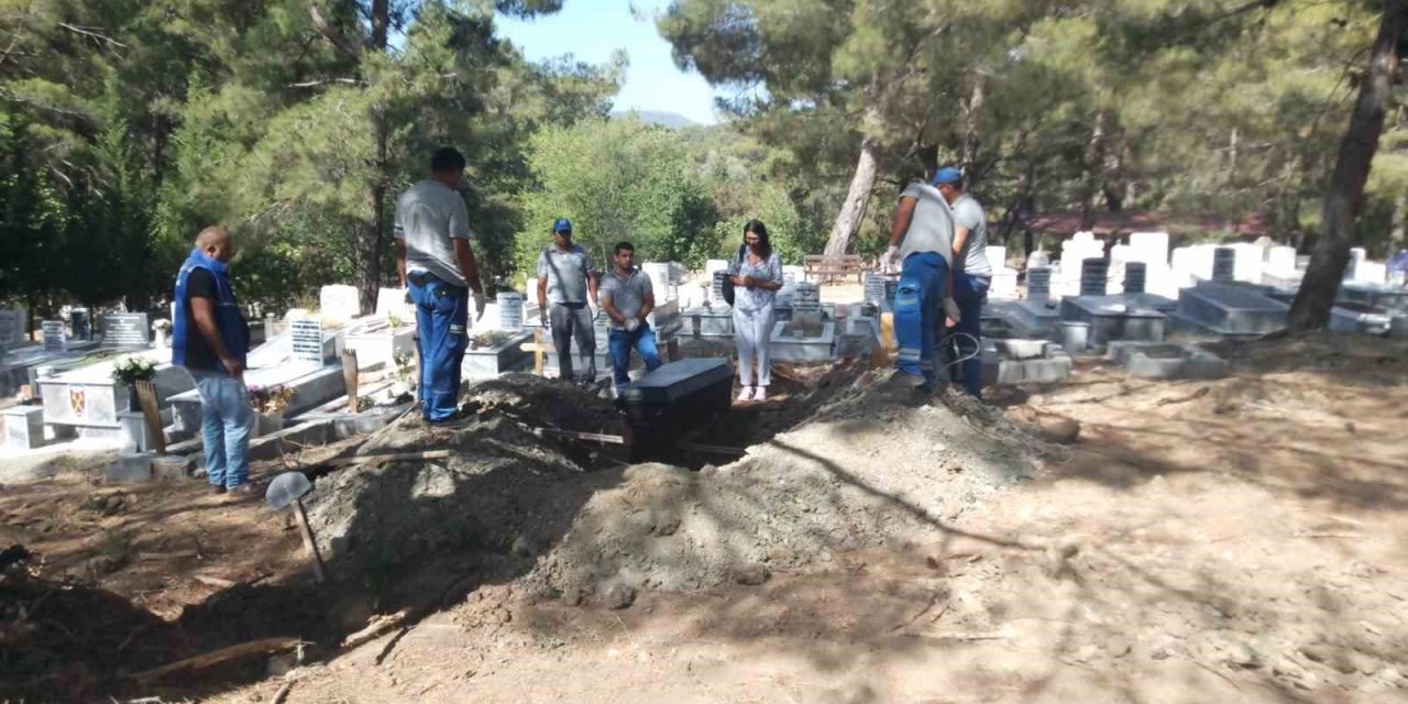 Sürat teknesinin çarpması sonucu hayatını kaybeden Ukraynalı şahıs toprağa verildi