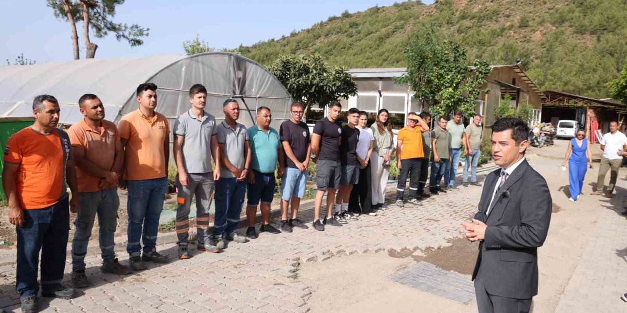 Başkan Ünlü personelle bayramlaştı