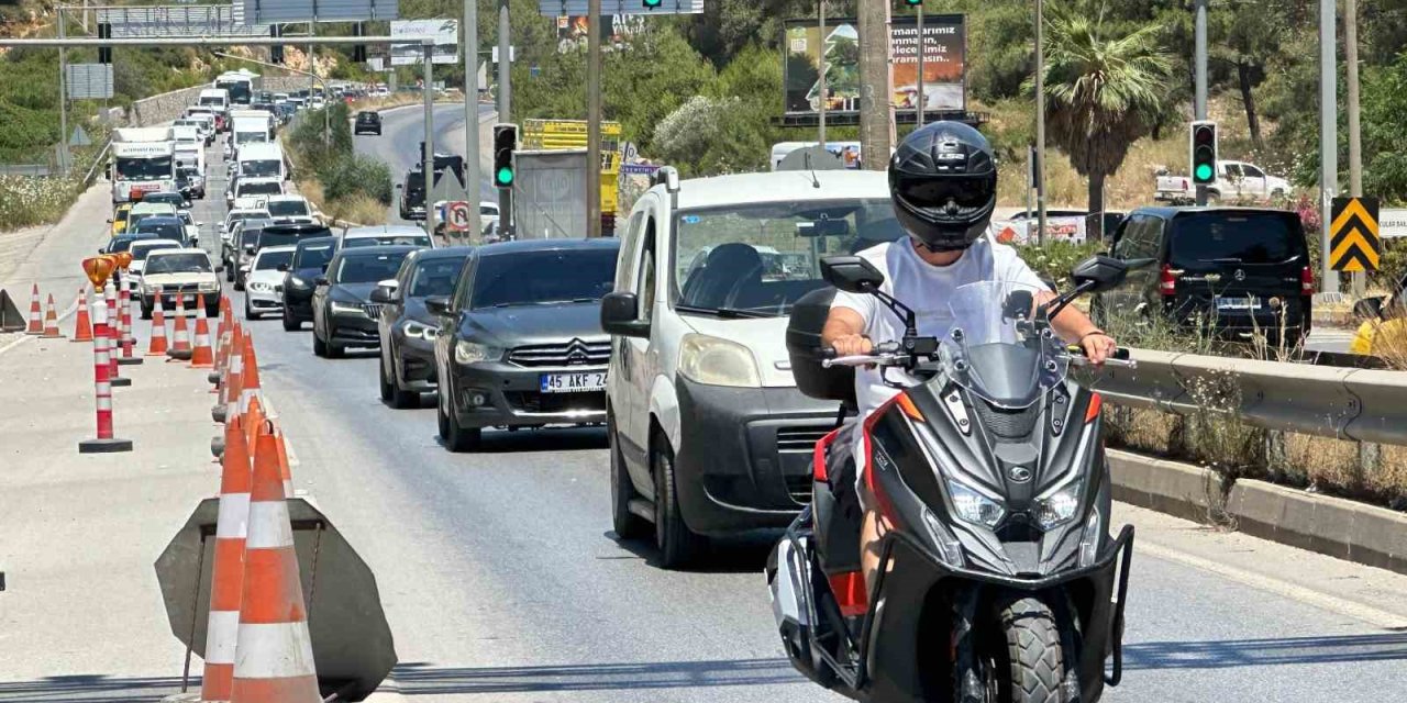 Bodrum’da kırmızı alarm, güvenlik seviyesi en üst düzeye çıkarıldı, kilometrelerce araç kuyrukları oluştu