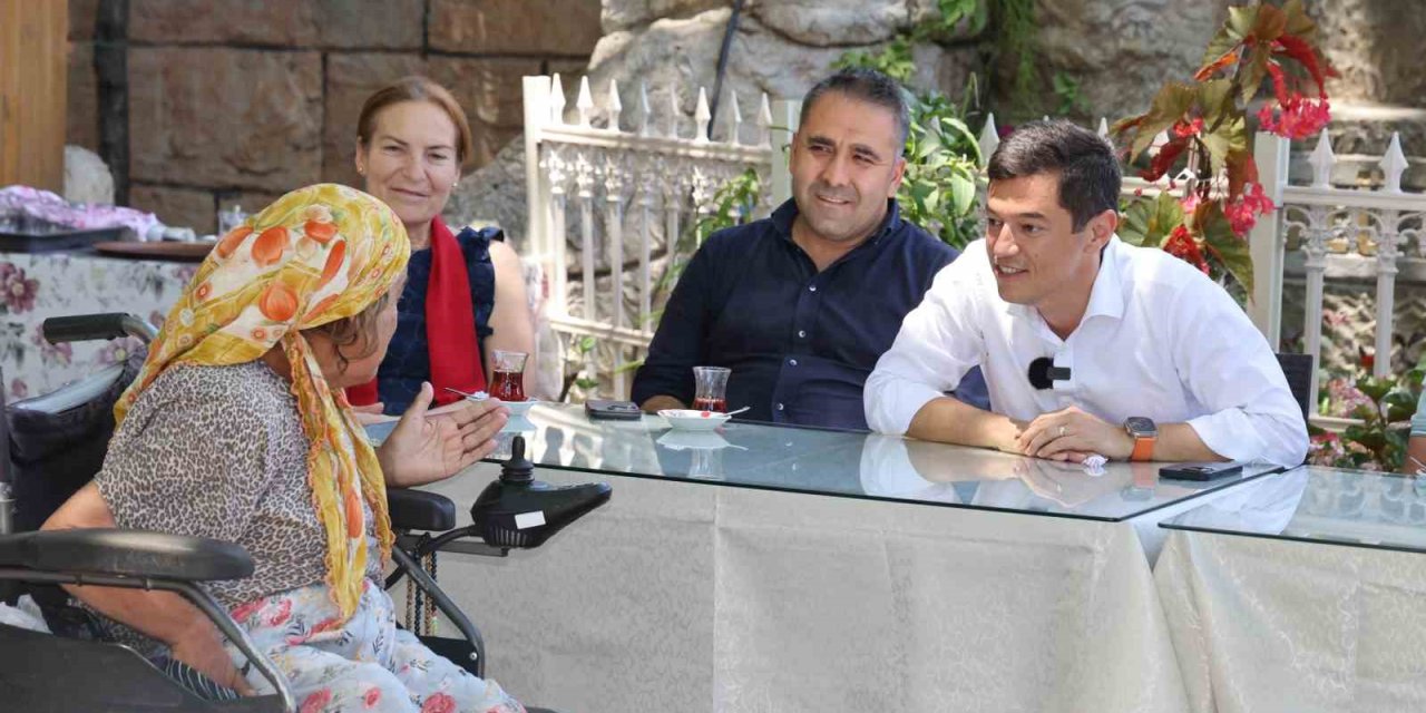 Başkan Ünlü vatandaşlarla bayramlaştı