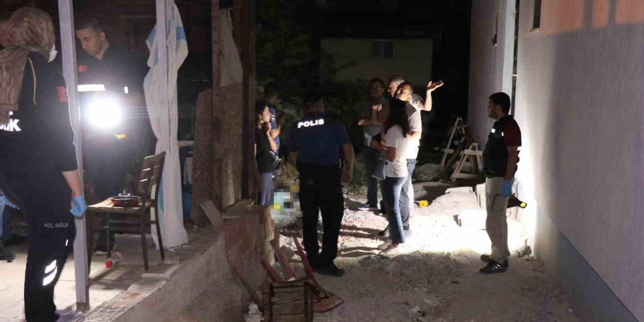 Eski eşi ve birlikte yaşadığı kişiyi pompalı tüfekle öldürdü