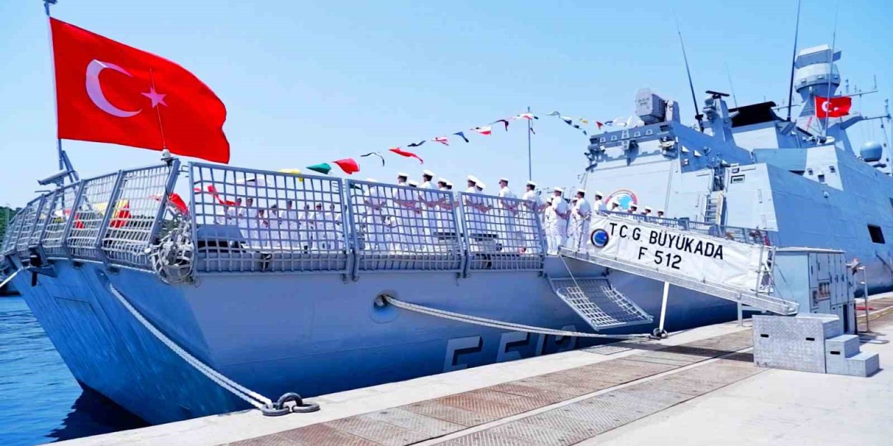 Deniz Kuvvetleri Komutanlığının göz bebeği TCG Büyükada, Kurban Bayramı’nda nöbette