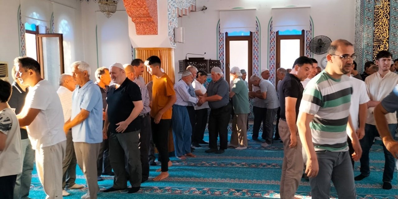 Köyceğiz’de Kurban Bayramı kutlamaları camide başladı