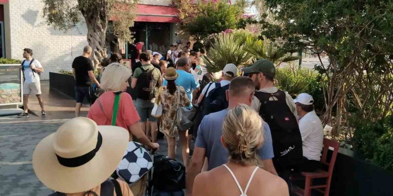 Kuşadası’ndan Sisam Adası’na akın ettiler
