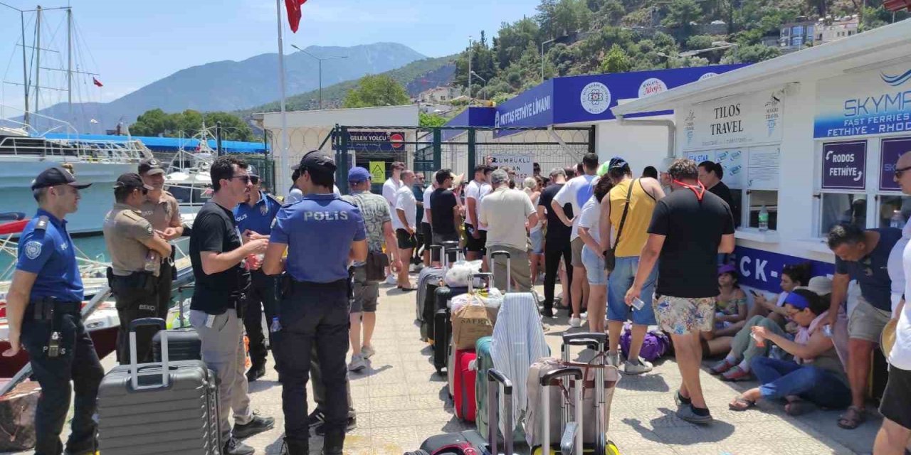 Fethiye’den Rodos Adası’na gitmek isteyen tatilciler mağdur oldu