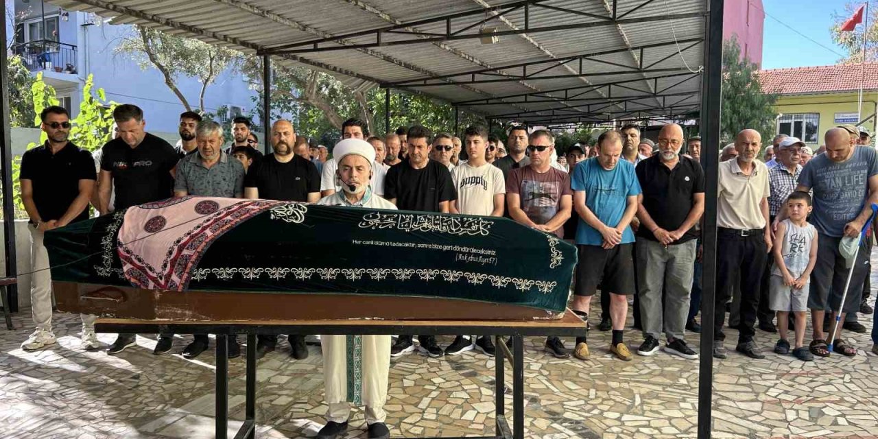 Eski sevgilisi tarafından vahşice katledilen 15 yaşındaki Hacer son yolculuğuna uğurlandı