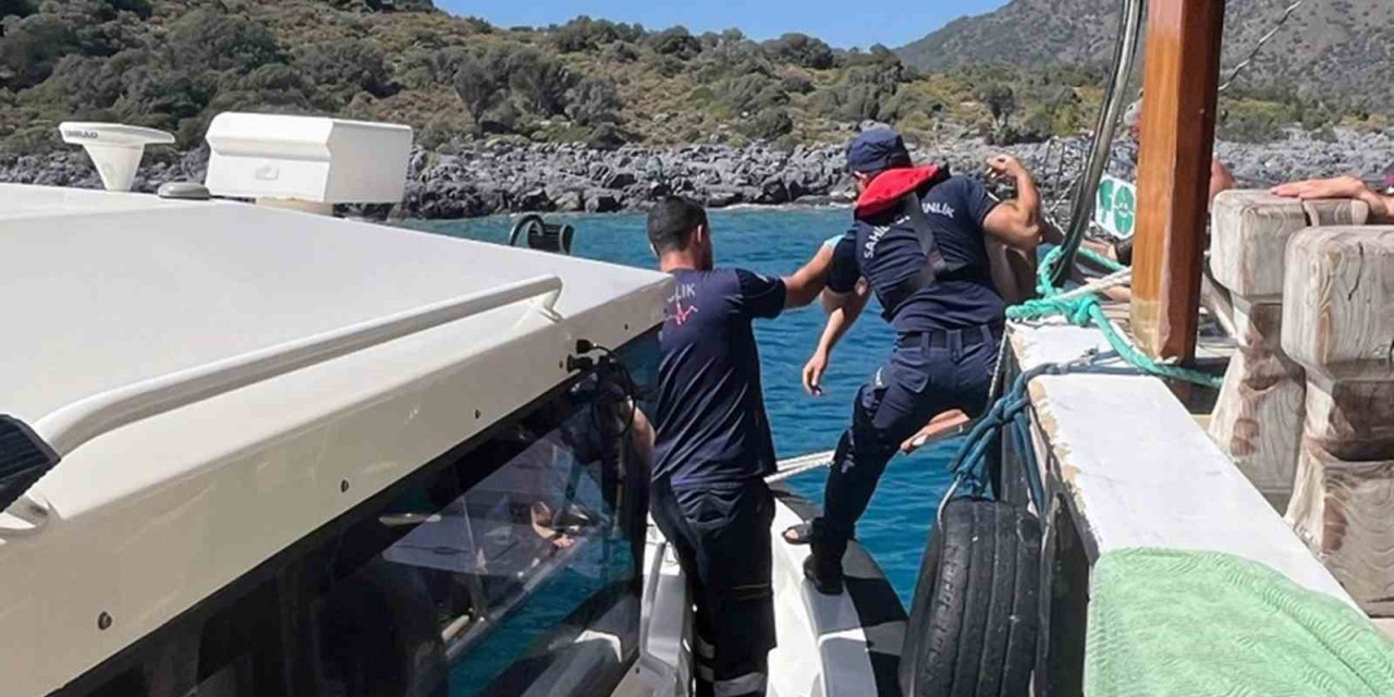 Gezi teknesinde yaralanan vatandaşa tıbbi tahliye