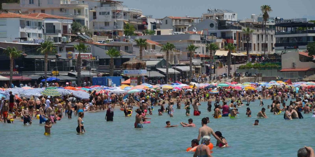 Didim’de tatilciler plajları doldurdu