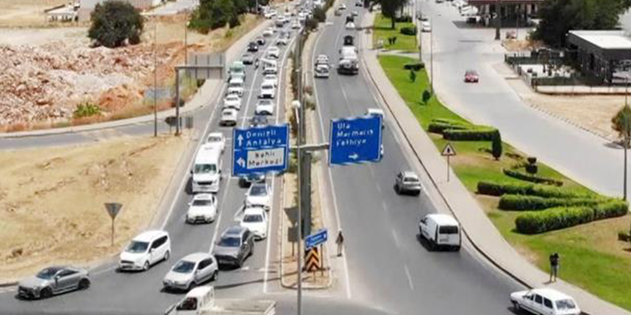 Tatilcilerin dönüş çilesi başladı