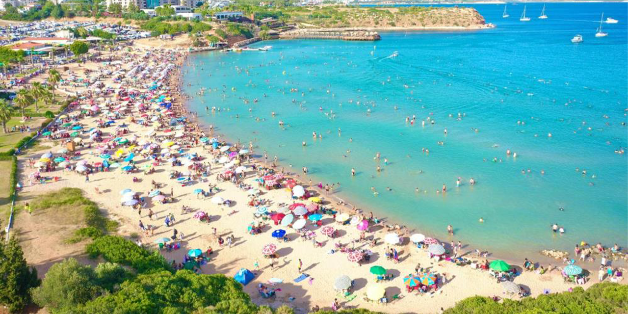 Didim'de ‘iğne atsan yere düşmez görüntüler’ oluştu