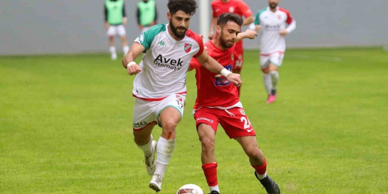 Enes Nalbantoğlu, iki yıl daha Karşıyaka’da