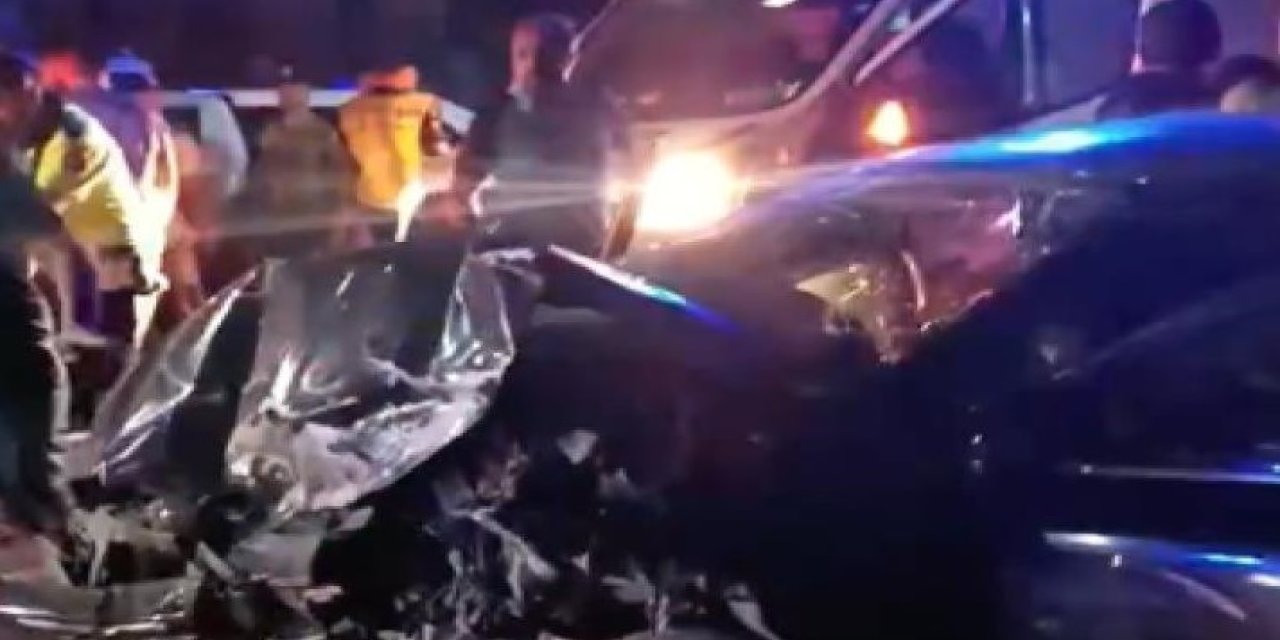Aydın’da iki otomobil çarpıştı 8 kişi yaralandı
