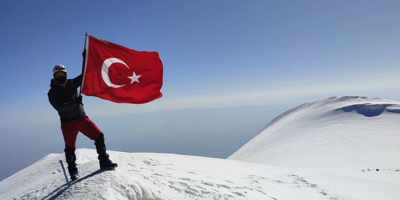 Aydınlı dağcı, Türkiye’nin çatısına tırmandı