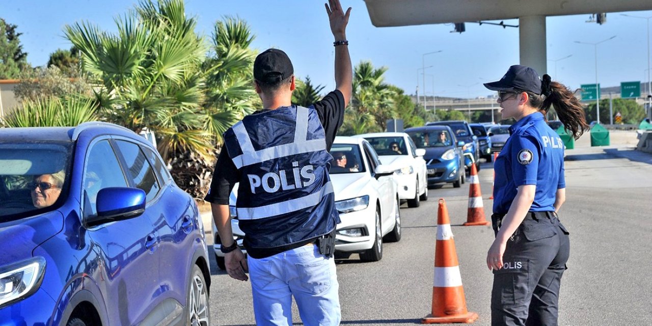 Çeşme’ye tatilde 288 bin araç giriş yaptı