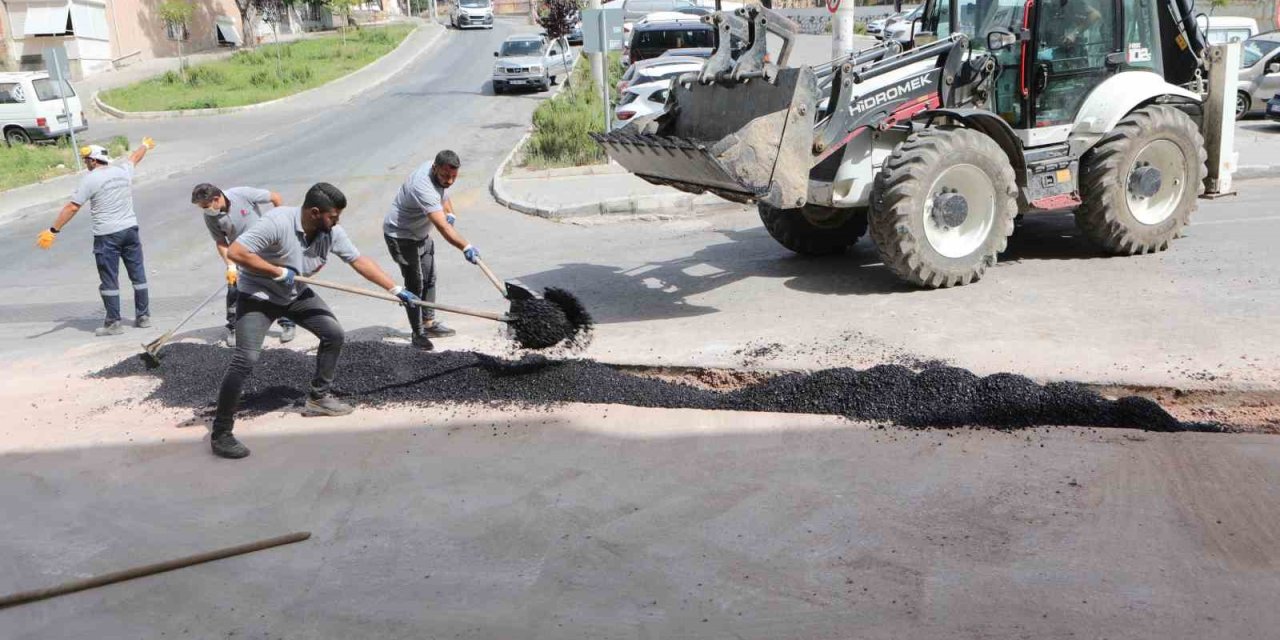 Bayraklı’da yollar yenileniyor