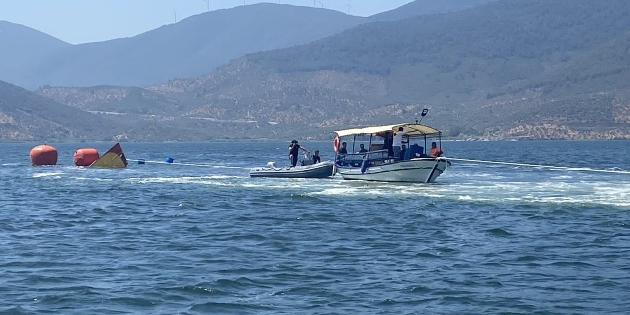 Bafa Gölü’ne düşen uçağı kurtarma çalışmalarına Jandarma destek veriyor