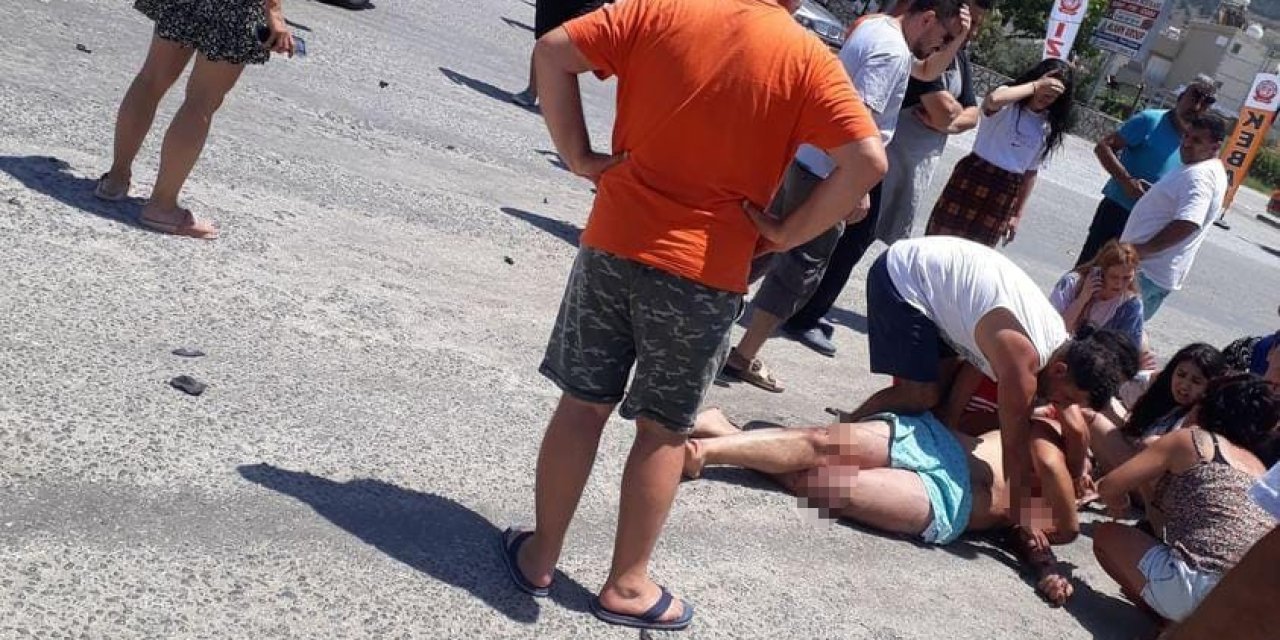 Kuşadası’nda motosiklet otomobile çarptı: 2 yaralı