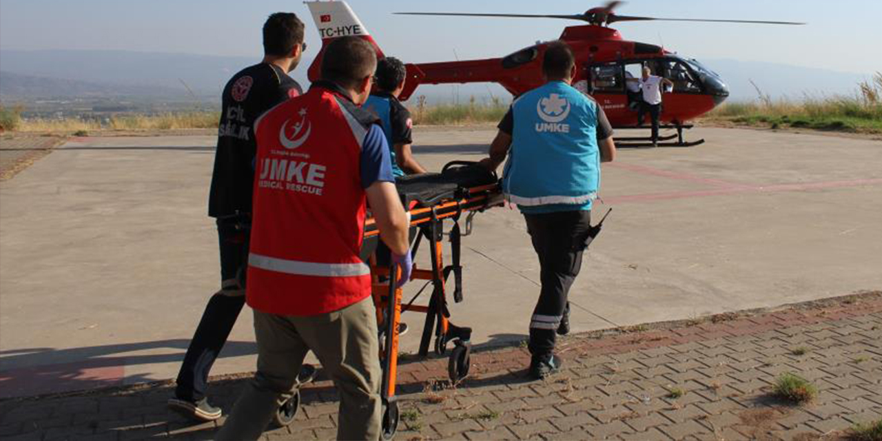 Dağlık alana düşen paraşütçü ambulans helikopterle hastaneye sevk edildi