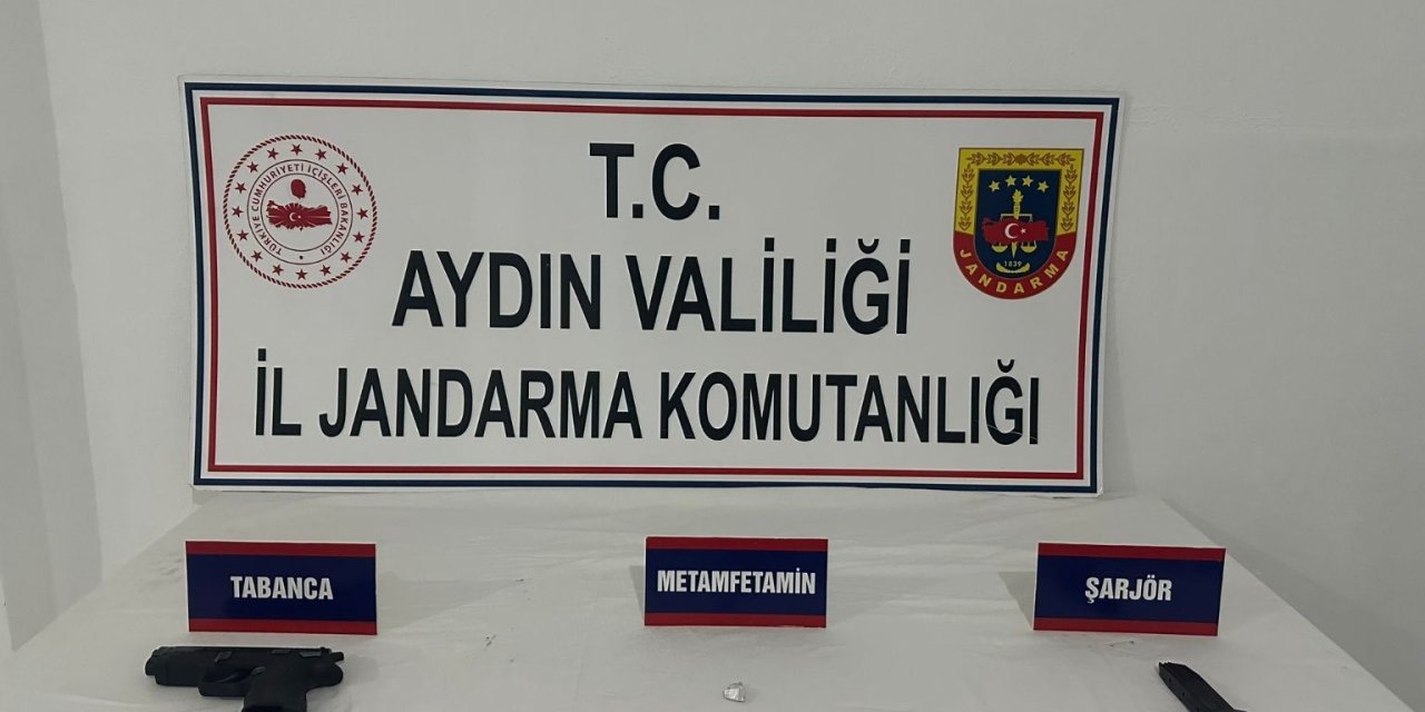 Üzerinde uyuşturucu ve silahla yakalandılar