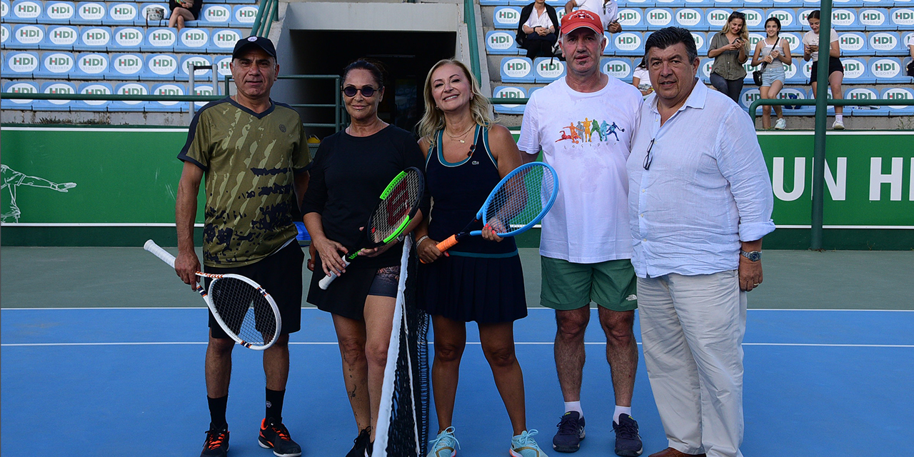 Dr. Yasemin Savaş ve Hülya Avşar’dan gösteri maçı