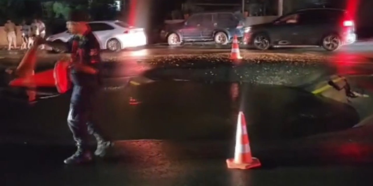 Sosyeteye giden yolda isale hattı patladı, tonlarca içme suyu yola aktı